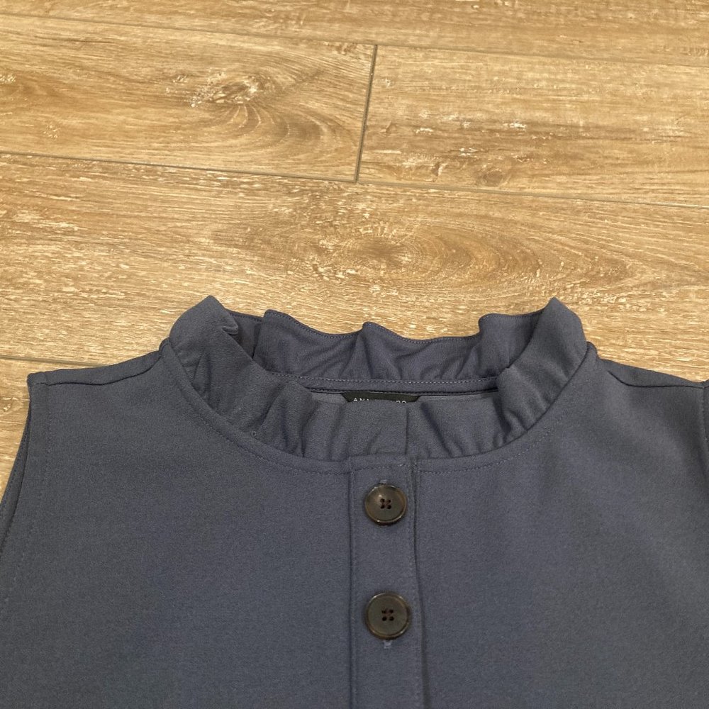 Ann Taylor Gray Sleeveless top with Ruffle Collar Size Small - Picture 2 of 7
